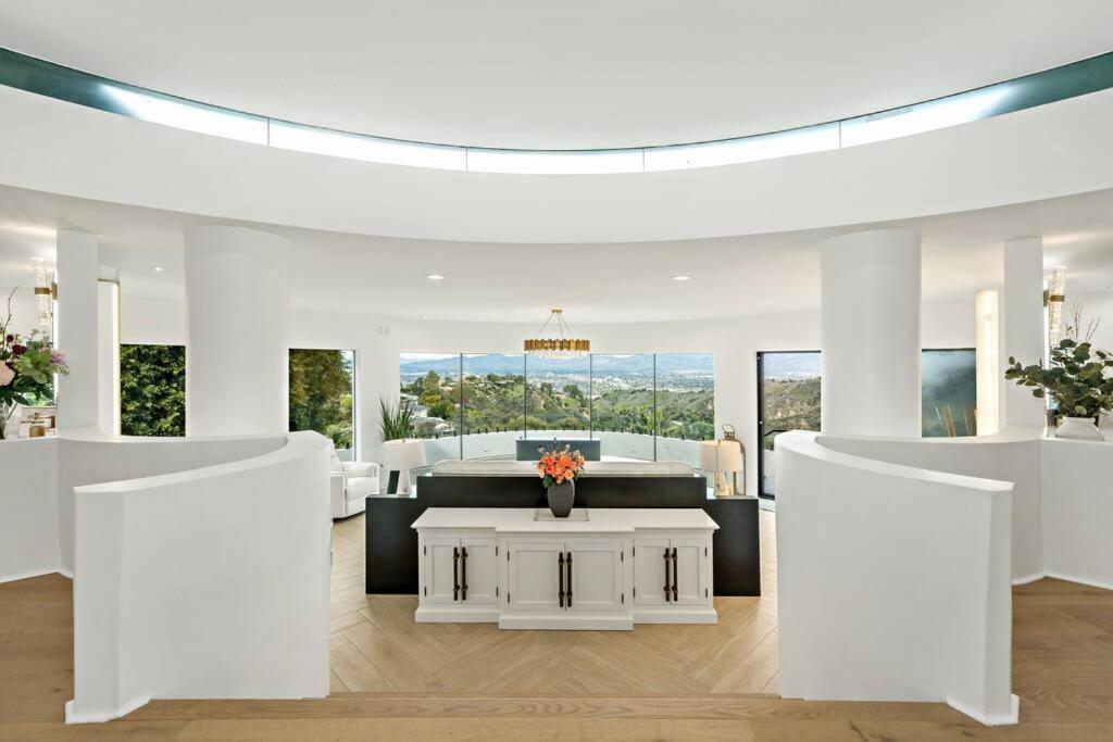 Luxury Yacht Mansion In Bel Air Villa *