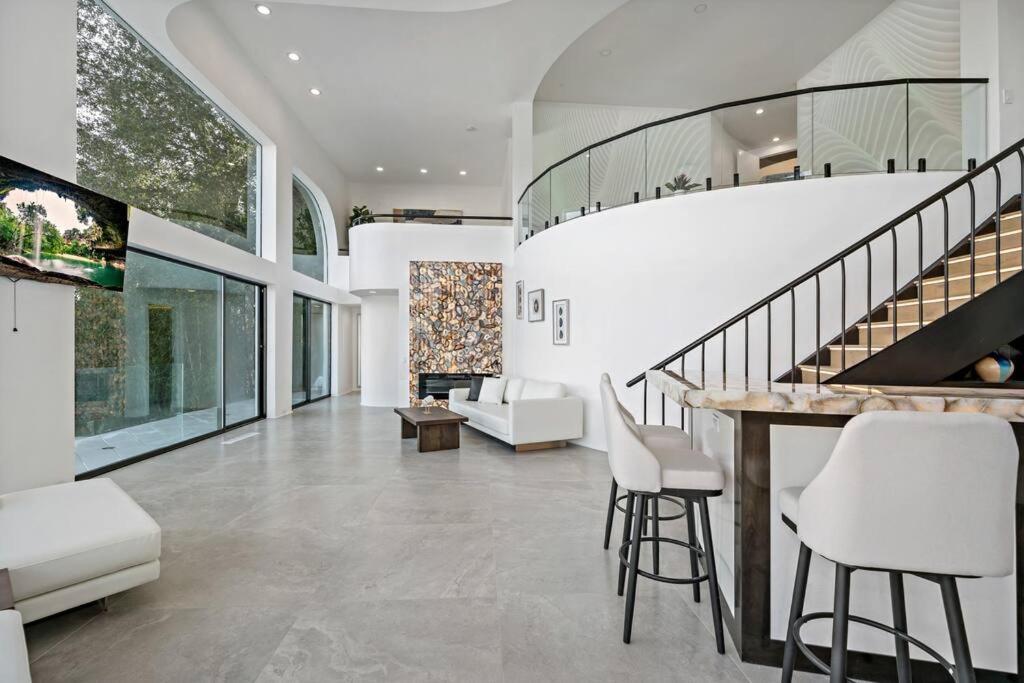 Villa Luxury Yacht Mansion In Bel Air
