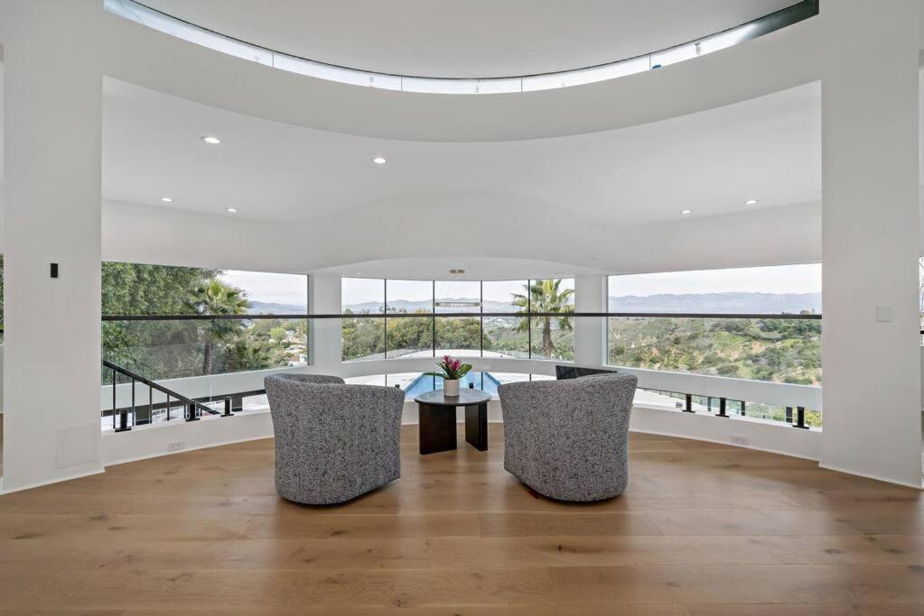 Villa Luxury Yacht Mansion In Bel Air