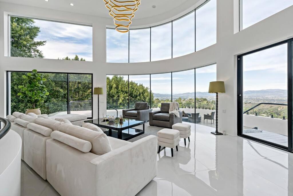 Villa Luxury Yacht Mansion In Bel Air