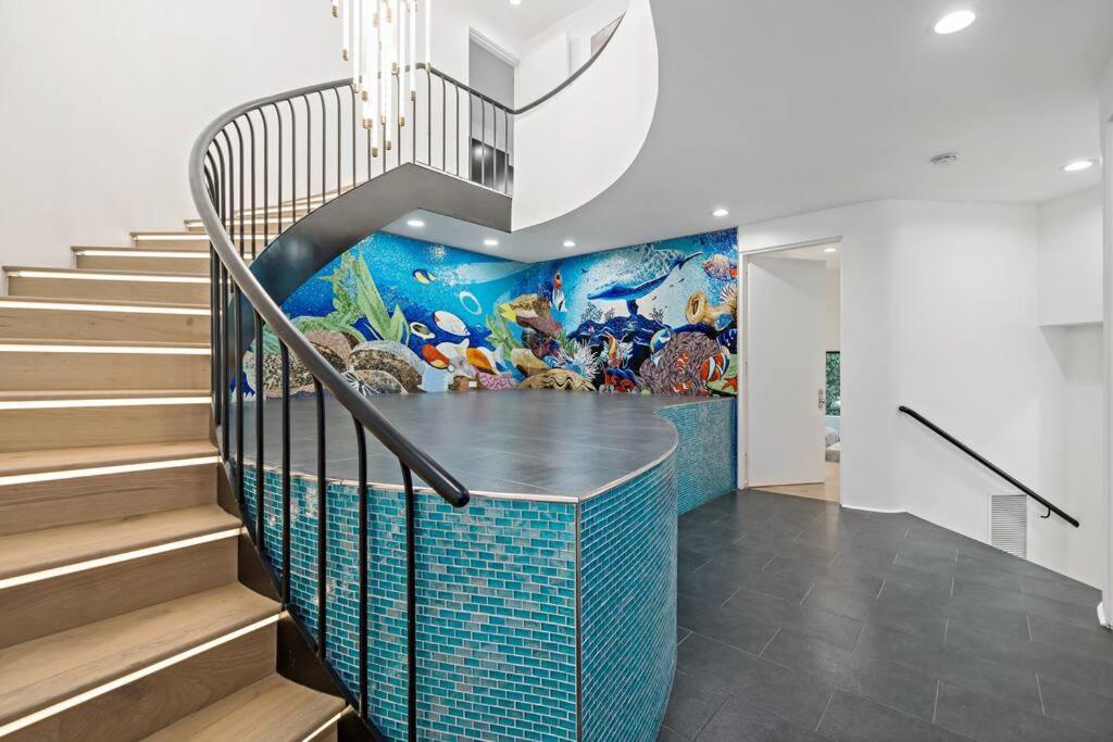 Luxury Yacht Mansion In Bel Air Villa *