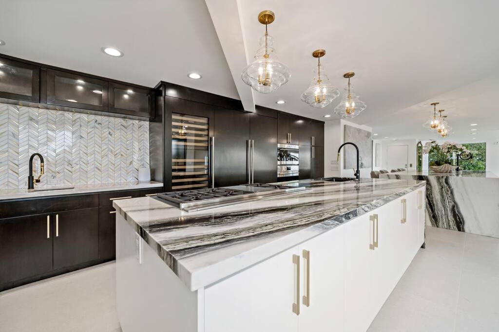 Villa Luxury Yacht Mansion In Bel Air