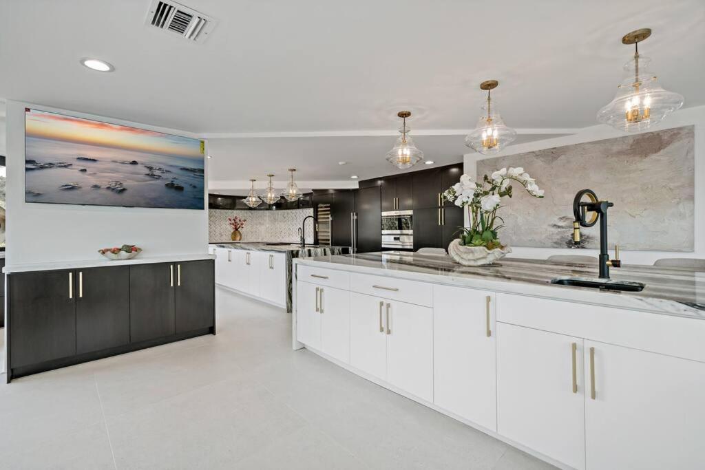 Villa Luxury Yacht Mansion In Bel Air