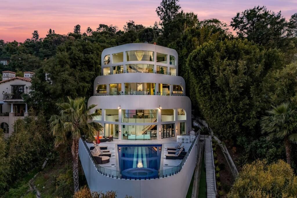 Luxury Yacht Mansion In Bel Air Villa