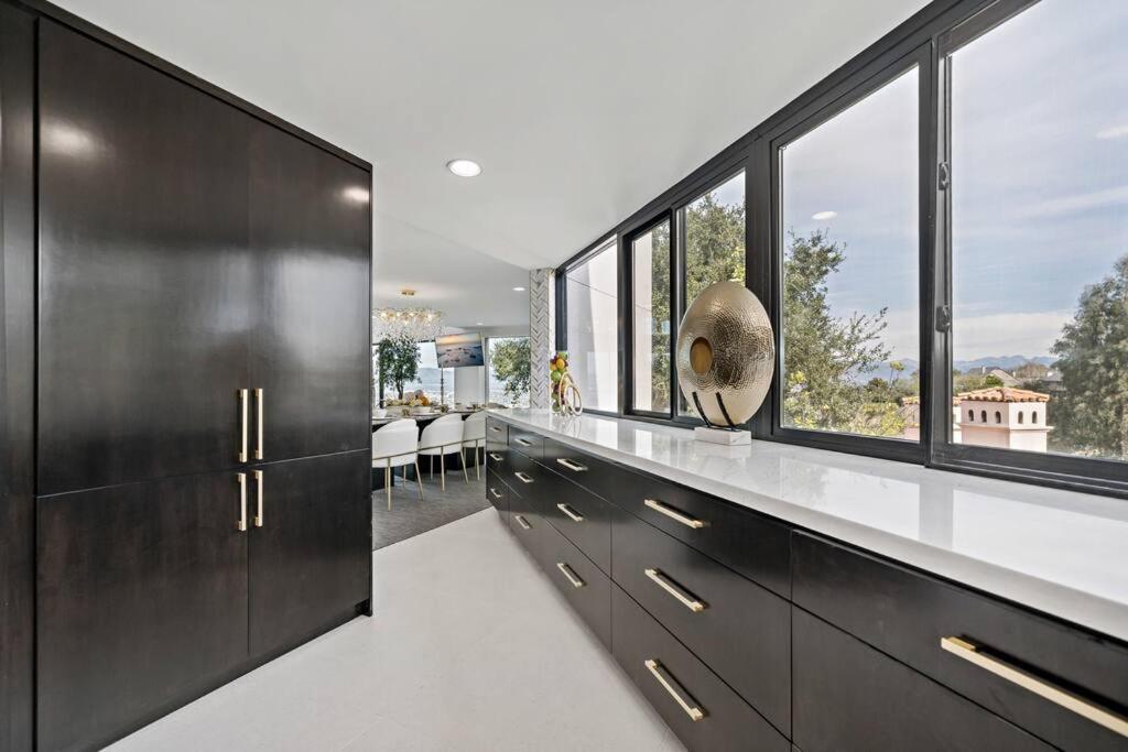Luxury Yacht Mansion In Bel Air Villa